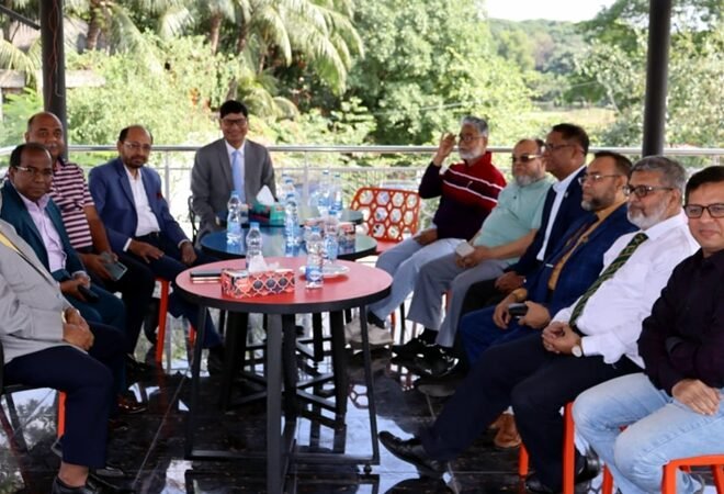 বিআইএফ’র গেট টুগেদারে লাইফ ও নন-লাইফ বীমার মুখ্য নির্বাহীরা