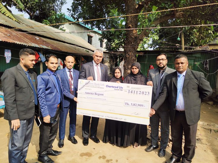 চার্টার্ড লাইফ-এর মৃত্যু বীমাদাবী চেক হস্তান্তর