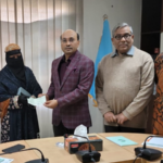 প্রভিডেন্ট ফান্ড ও অনুদানের চেক হস্তান্তর বিআইএ’র