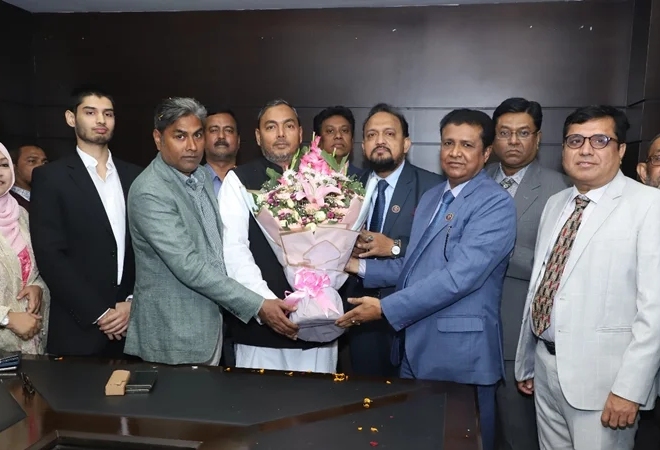 বাণিজ্য প্রতিমন্ত্রী আহসানুল ইসলামকে সন্ধানী লাইফের ফুলেল শুভেচ্ছা