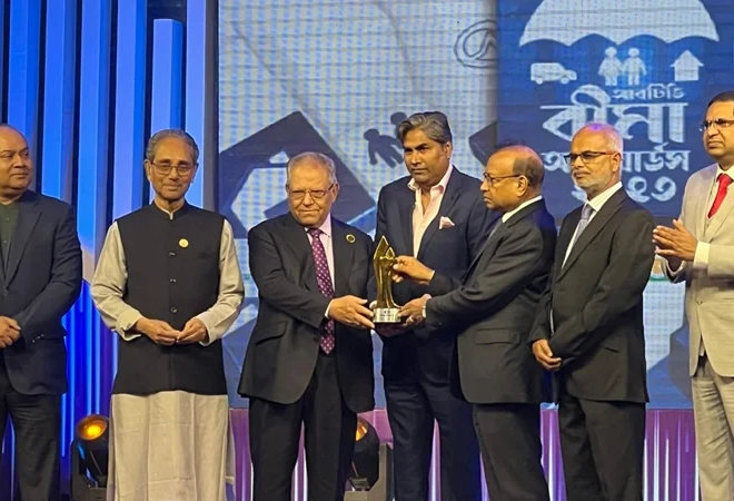 বীমা খাতে বিশেষ অবদান রাখায় মকবুল হোসেনকে মরনোত্তর সম্মাননা