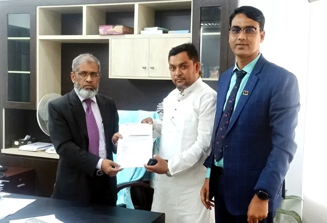 তিশা ফ্যাশনের অগ্নি বীমা দাবির চেক হস্তান্তর করল সেন্ট্রাল ইন্স্যুরেন্স