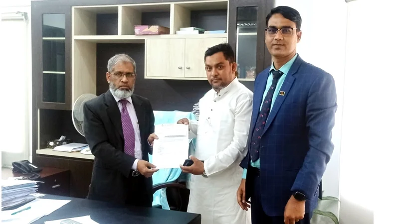 তিশা ফ্যাশনের অগ্নি বীমা দাবির চেক হস্তান্তর করল সেন্ট্রাল ইন্স্যুরেন্স