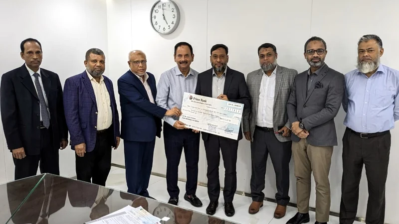 অগ্নিবীমা দাবির ৭১ লাখ টাকার চেক হস্তান্তর করল প্রাইম ইন্স্যুরেন্স