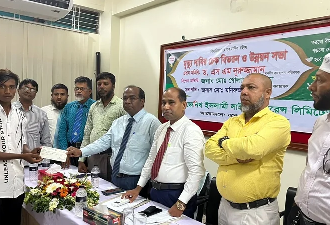 জেনিথ ইসলামী লাইফের মৃত্যুদাবির চেক হস্তান্তর ও পুরস্কার বিতরণ যশোরে