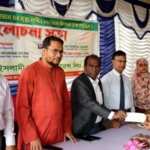 জেনিথ ইসলামী লাইফ ফরিদপুরে দেড় লাখ টাকার মৃত্যুদাবির চেক হস্তান্তর করল
