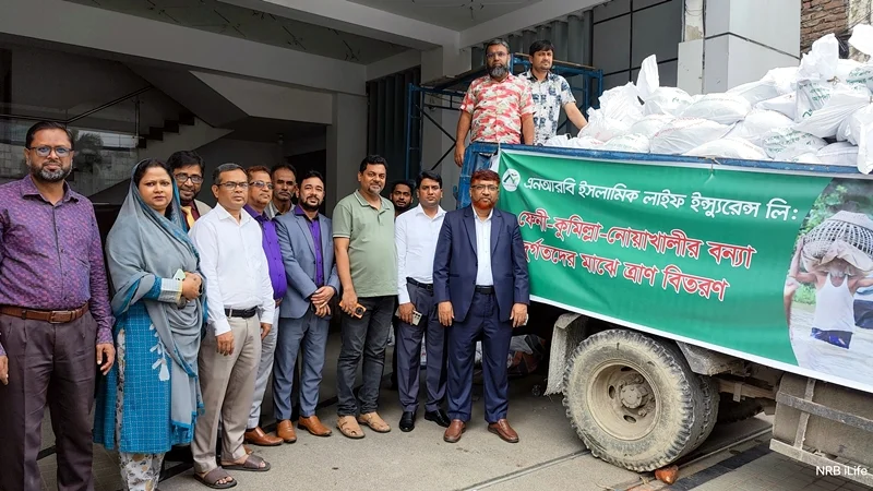 বণ্যার্তদের মাঝে এনআরবি ইসলামিক লাইফের ত্রাণ বিতরণ